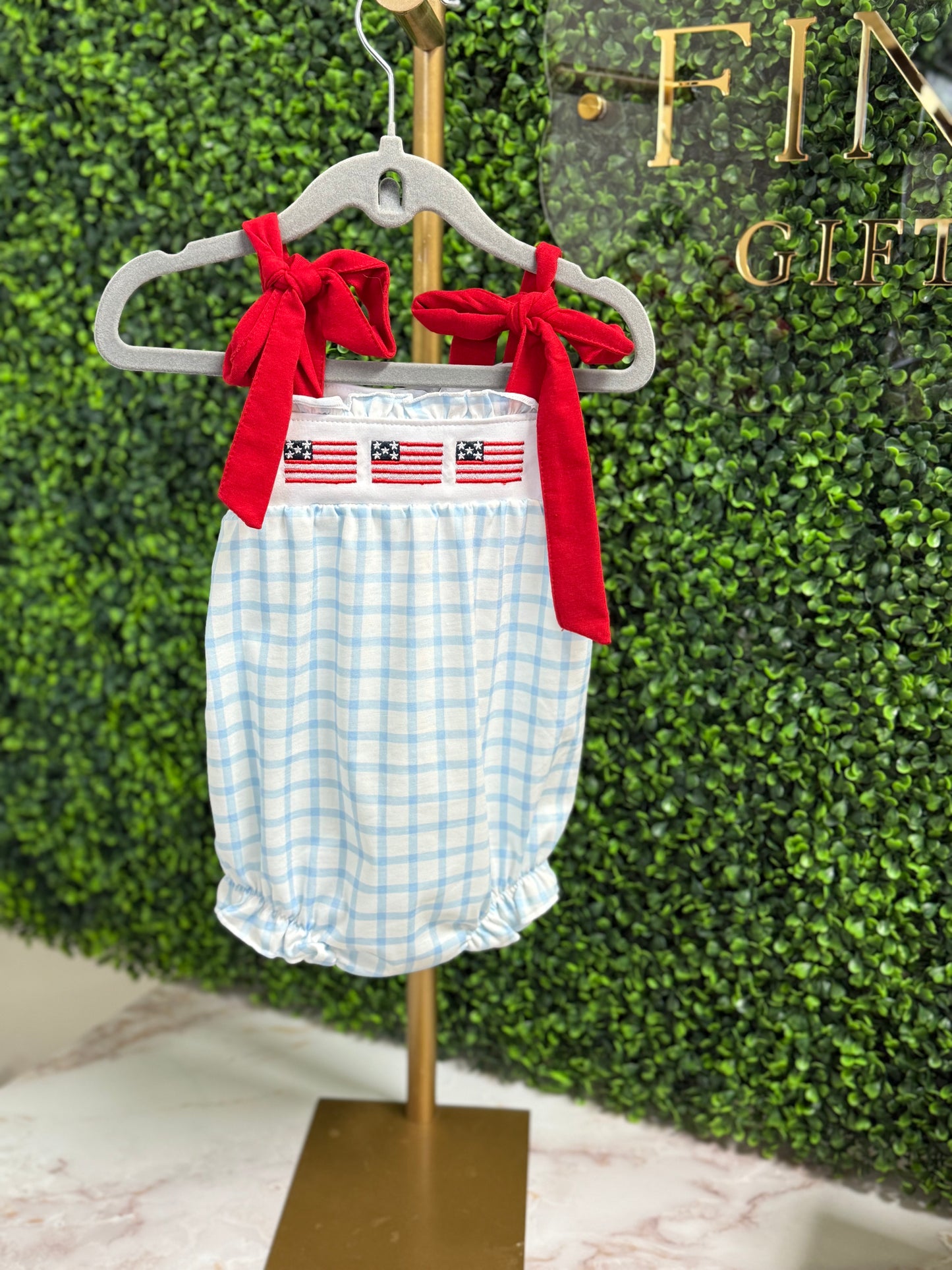 Trio Ruffle Flags Bubble